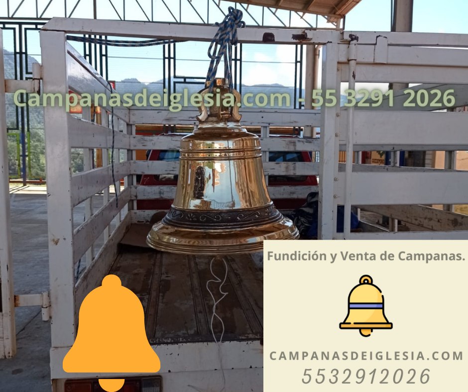 Campana de bronce en la parte trasera de un camión, lista para entrega.